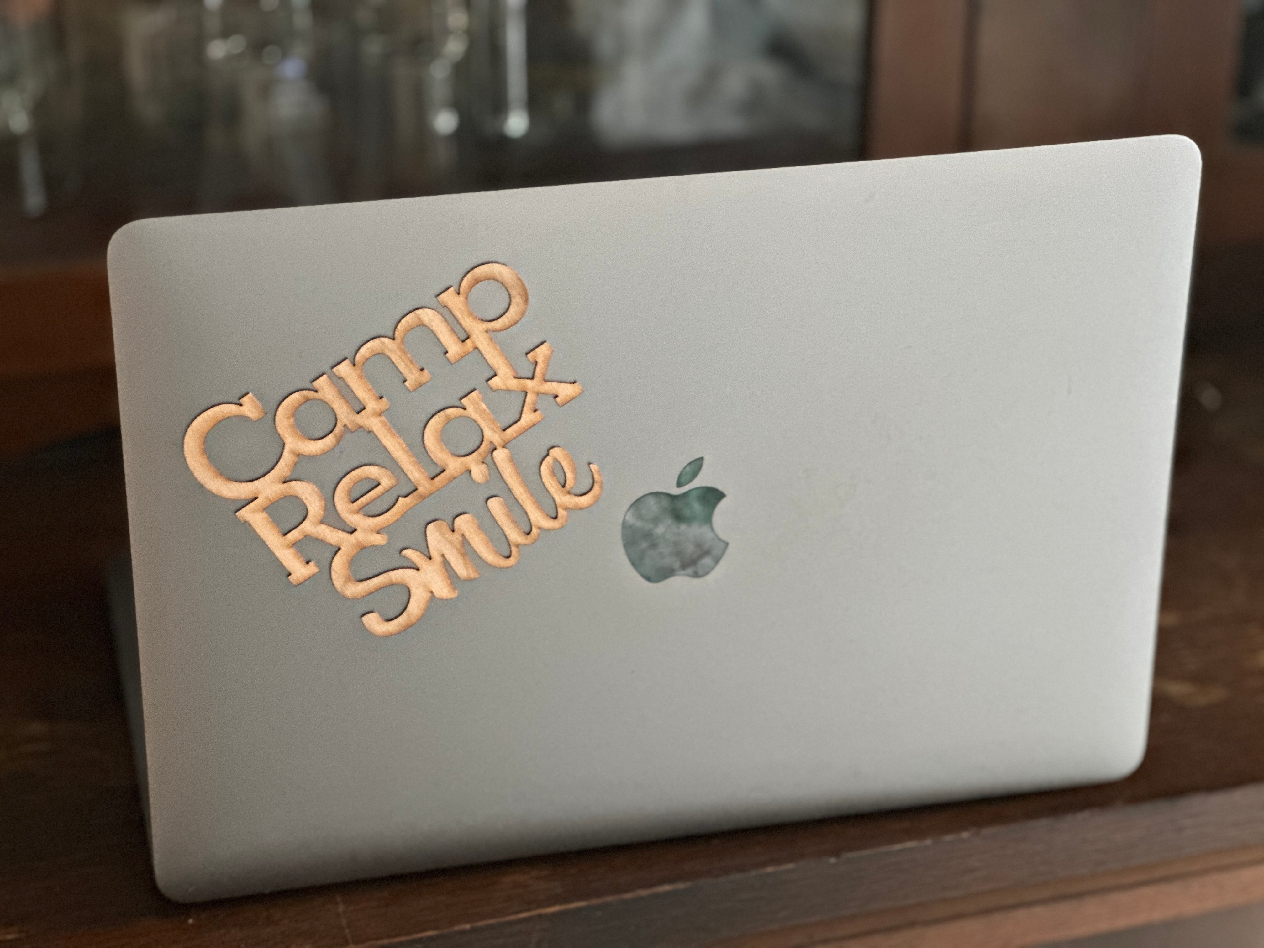 Camp &amp; Relax &amp; Smile Holz Schriftzug Kirschbaumholz Selbstklebend
