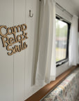Camp & Relax & Smile Holz Schriftzug Kirschbaumholz Selbstklebend-1