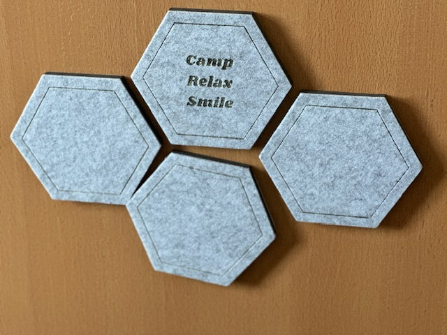 Sechseckige Filz Pinnwand CAMP RELAX SMILE 4er Set grau selbstklebend