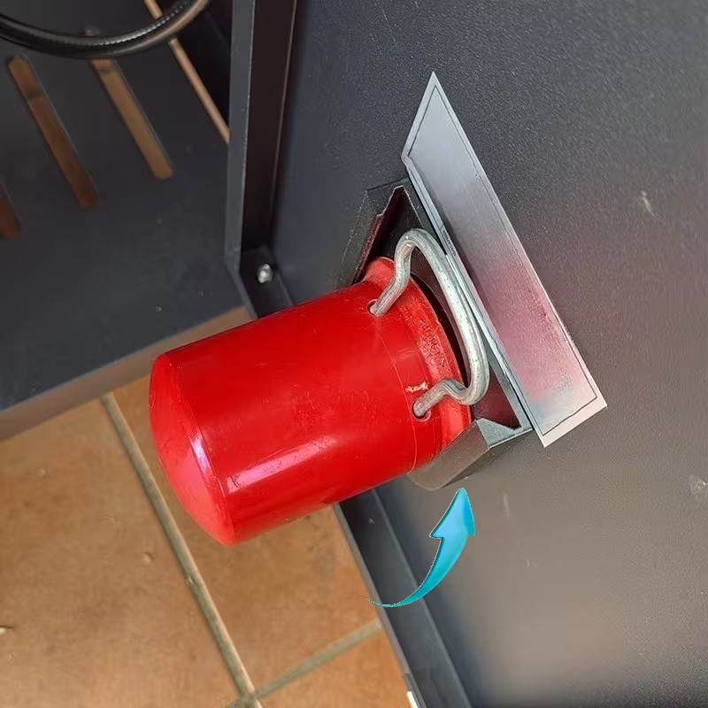 Gaskappenhalter für Camper im Schrank